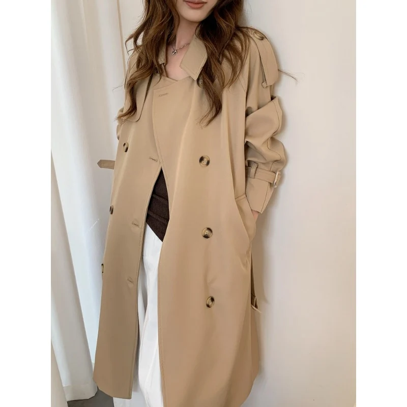 Damen langer doppelreihiger Trenchcoat mit Schulterklappen und Taillengürtel Nord Taschen