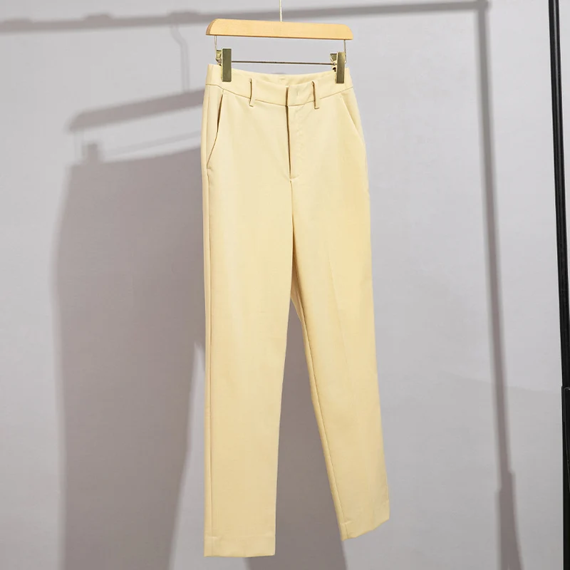 Damen Doppelreihiger Tailoring-Blazer mit Goldknöpfen und figurformenden Abnähern Nord Taschen