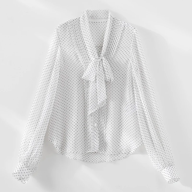 Damen Chiffon-Bluse mit Schleifenkragen, Pünktchenmuster und Biesen-Detail Nord Taschen