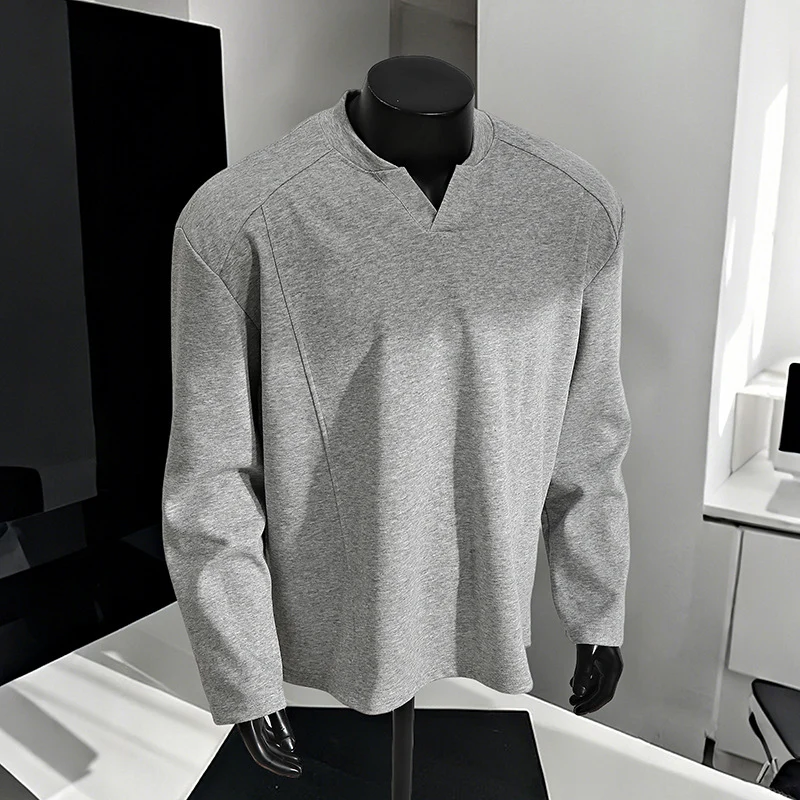 Herren Oversize-Langarmshirt mit V-Notch-Kragen, minimalistischer Schnitt und weichem Baumwollmix Nord Taschen