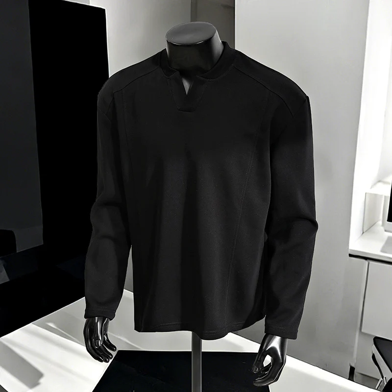 Herren Oversize-Langarmshirt mit V-Notch-Kragen, minimalistischer Schnitt und weichem Baumwollmix Nord Taschen