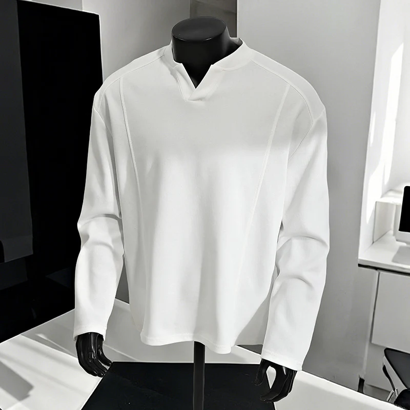 Herren Oversize-Langarmshirt mit V-Notch-Kragen, minimalistischer Schnitt und weichem Baumwollmix Nord Taschen