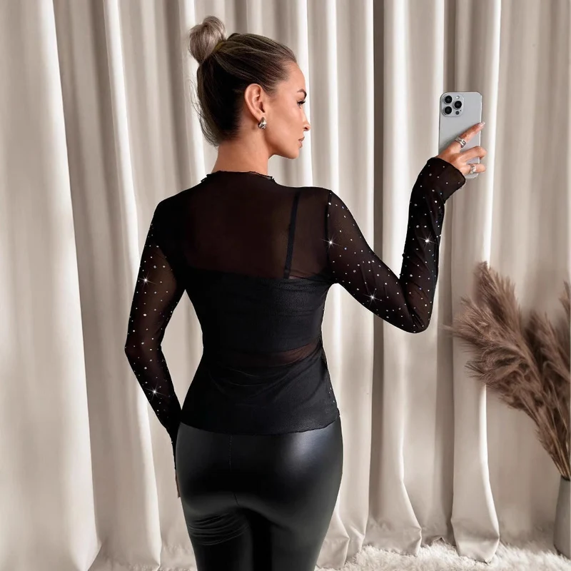 Damen transparentes Langarm-Netzshirt mit Strassapplikationen und integriertem Untertop