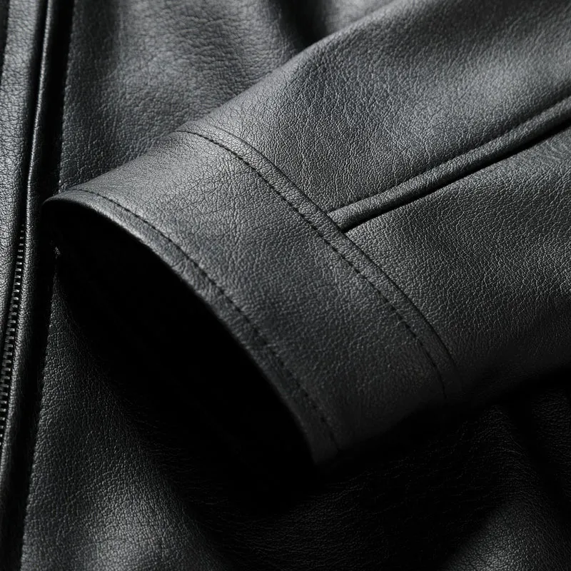 Herren Schmale Lederjacke im Urban-Bikerstil mit Stehkragen und Brust-Reißverschlusstaschen Nord Taschen