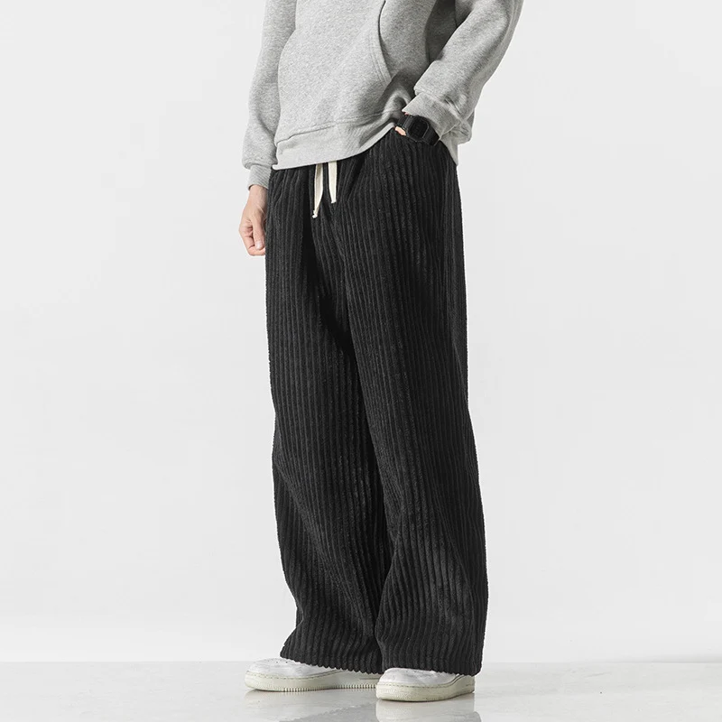 Herren Weit geschnittene Cordhose mit Tunnelzugbund und markanter Rippenstruktur Nord Taschen