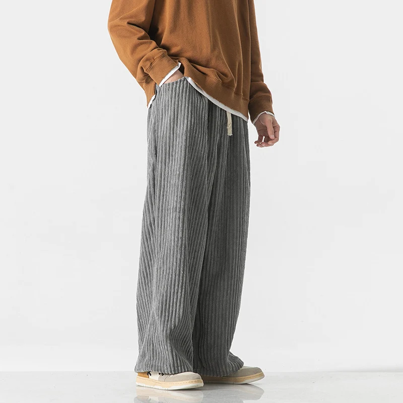 Herren Weit geschnittene Cordhose mit Tunnelzugbund und markanter Rippenstruktur Nord Taschen