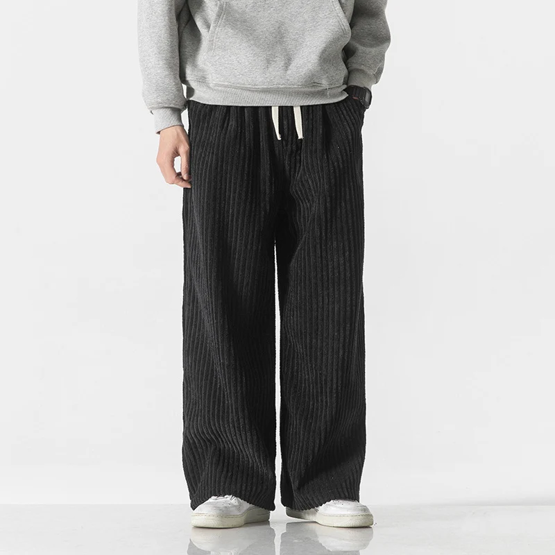 Herren Weit geschnittene Cordhose mit Tunnelzugbund und markanter Rippenstruktur Nord Taschen