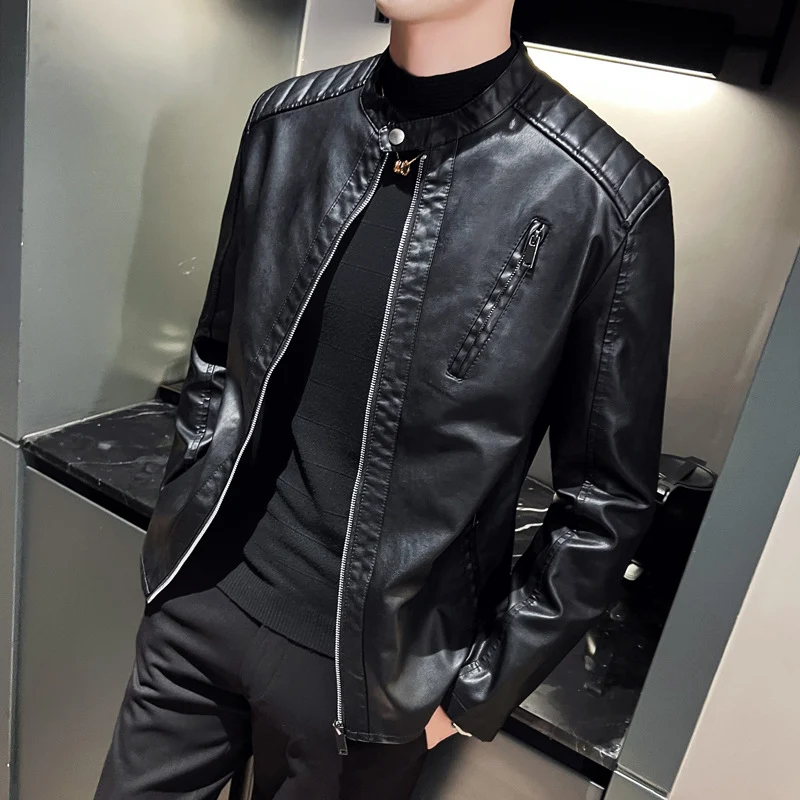 Herren Schlanke Kunstleder-Bikerjacke mit Stehkragen, Steppeinsätzen und Reißverschlusstaschen Nord Taschen