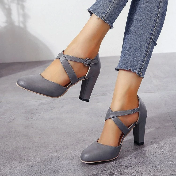 Damen Pumps mit dekorativem Riemendesign und komfortablem Blockabsatz