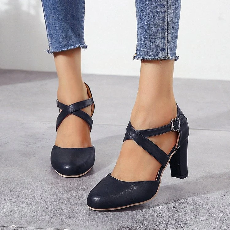 Damen Pumps mit dekorativem Riemendesign und komfortablem Blockabsatz