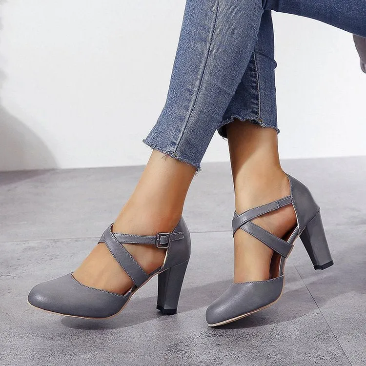 Damen Pumps mit dekorativem Riemendesign und komfortablem Blockabsatz