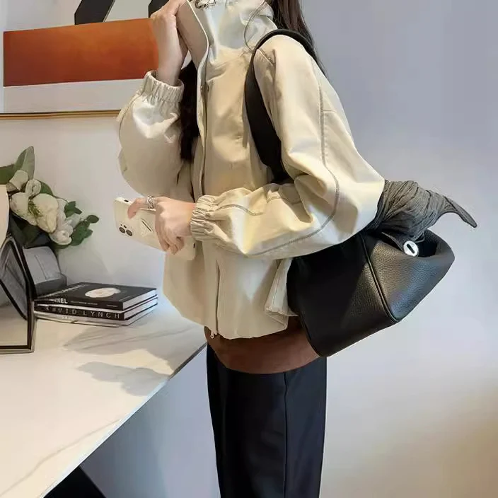 Damen Modische Übergangsjacke mit hohem Kragen und Druckknopfverschlüssen Nord Taschen