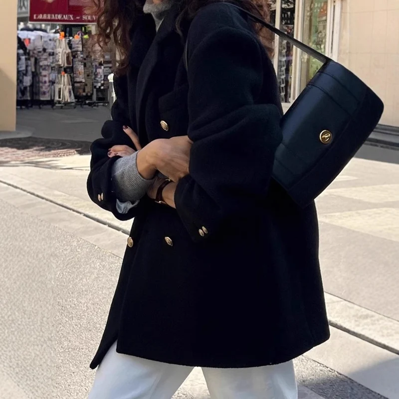 Damen Modischer Oversized-Blazer mit goldenen Knöpfen Nord Taschen