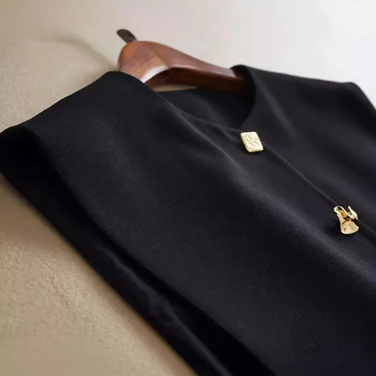 Damen Modische ärmellose Weste mit Knopfdetails Nord Taschen