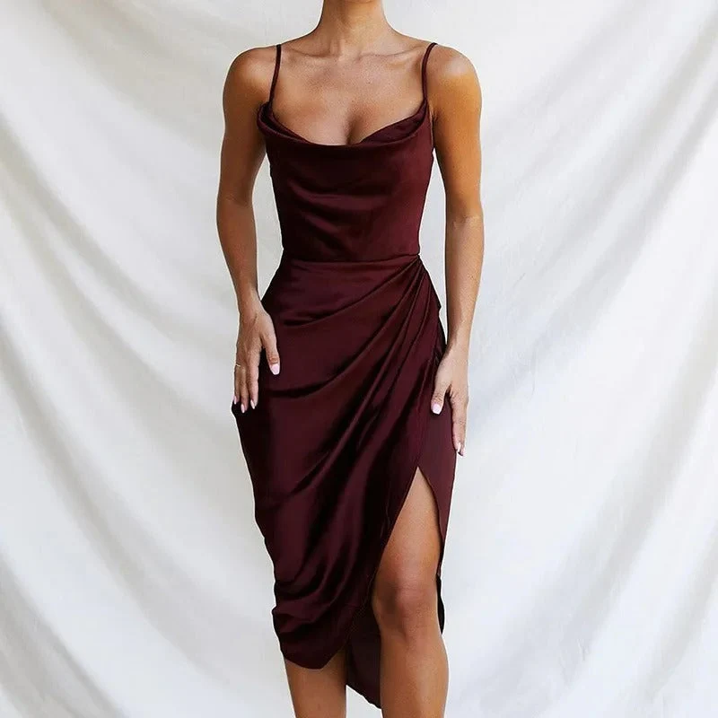 Kleid aus Satin mit Volants und schmalen Trägern