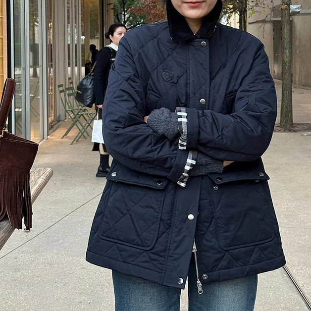 Damen Modische Steppjacke mit hochgeschlossenem Kragen und großen Taschen Nord Taschen