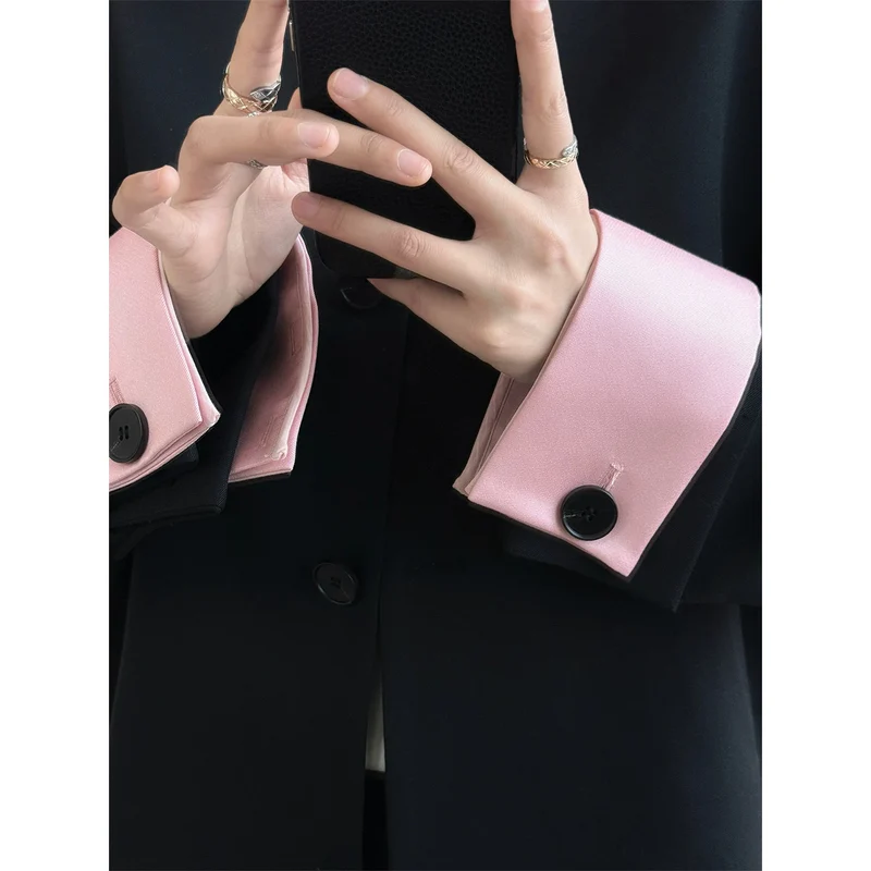 Damen Modische und elegante Jacke mit kontrastierenden Ärmeln Nord Taschen