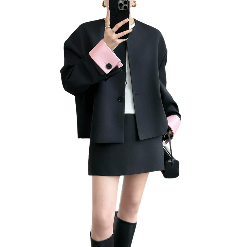 Damen Modische und elegante Jacke mit kontrastierenden Ärmeln Nord Taschen