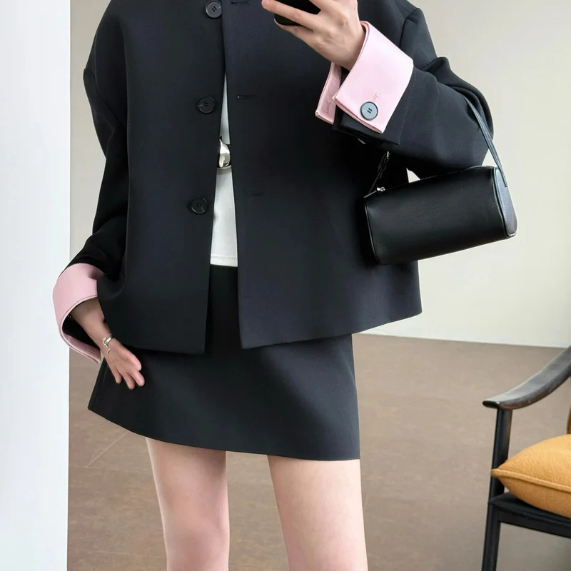 Damen Modische und elegante Jacke mit kontrastierenden Ärmeln Nord Taschen