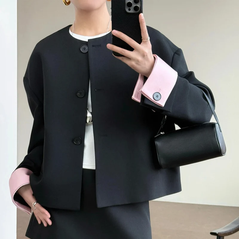 Damen Modische und elegante Jacke mit kontrastierenden Ärmeln Nord Taschen