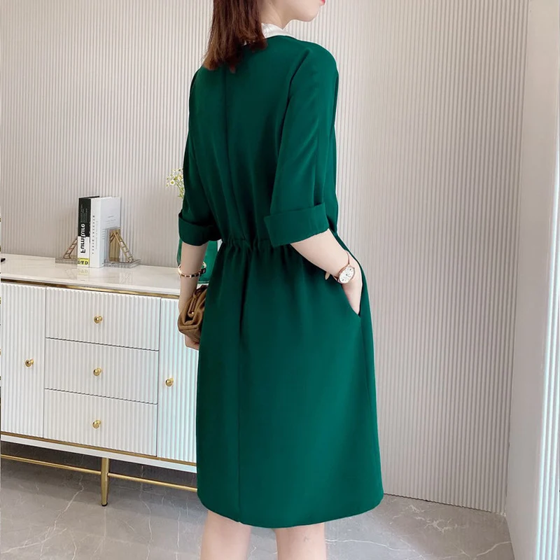 Damen Lässiges Midi-Kleid mit kontrastierendem Kragen Nord Taschen