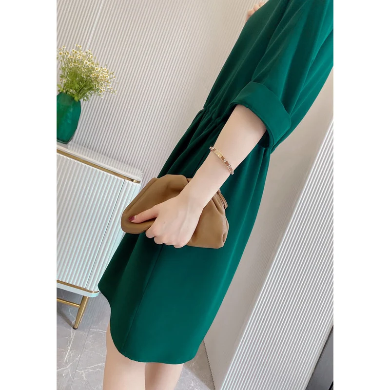 Damen Lässiges Midi-Kleid mit kontrastierendem Kragen Nord Taschen