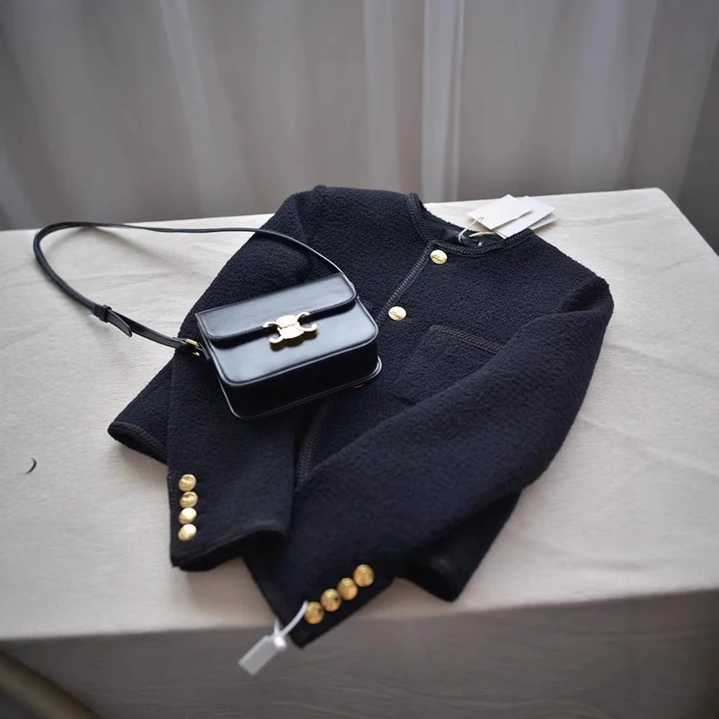 Damen Modische Boucléjacke mit goldenen Knöpfen Nord Taschen