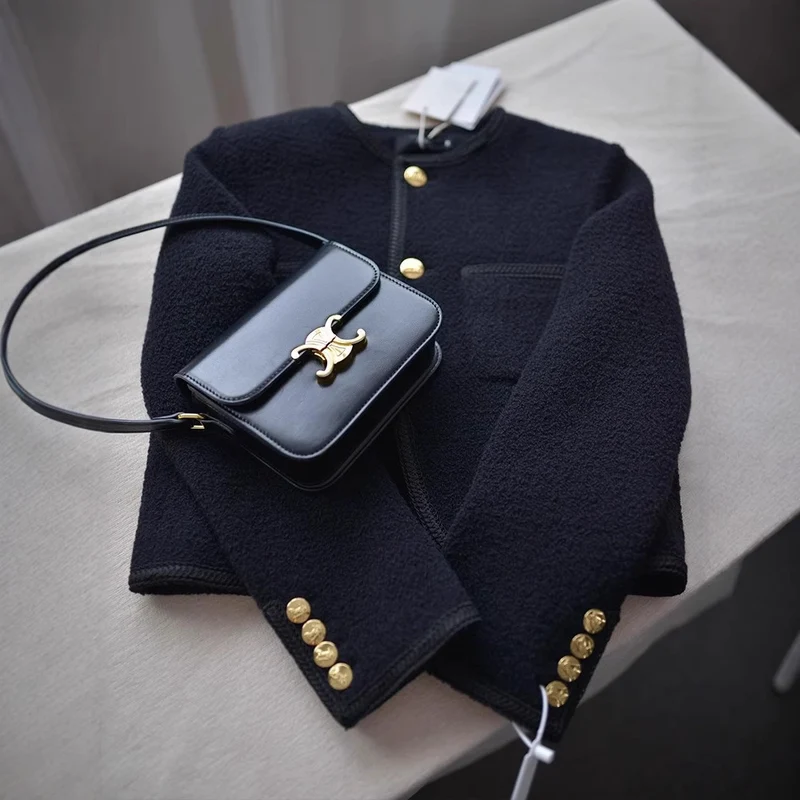 Damen Modische Boucléjacke mit goldenen Knöpfen Nord Taschen