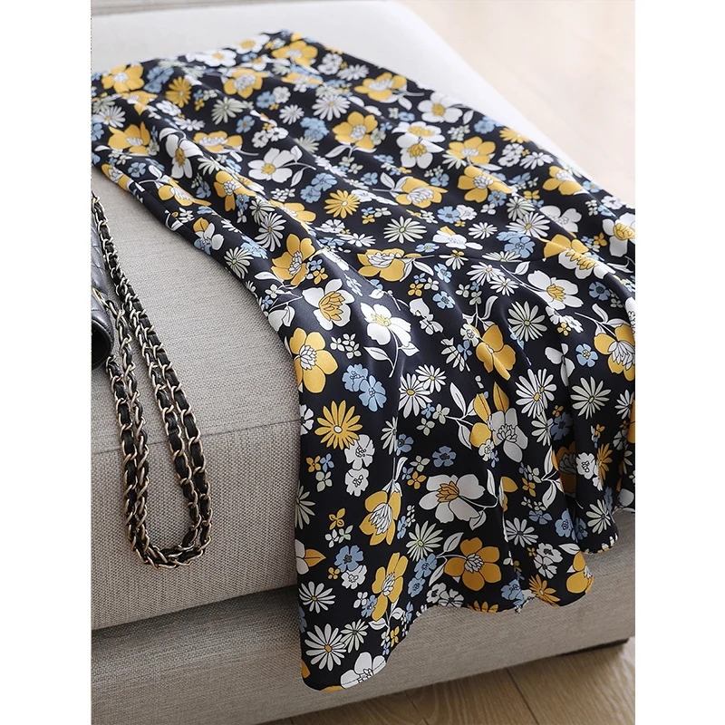 Damen Floraler, schwingender Midirock Nord Taschen