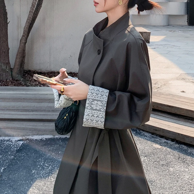 Damen Eleganter Trenchcoat mit Taillengürtel und Kontrastärmel Nord Taschen