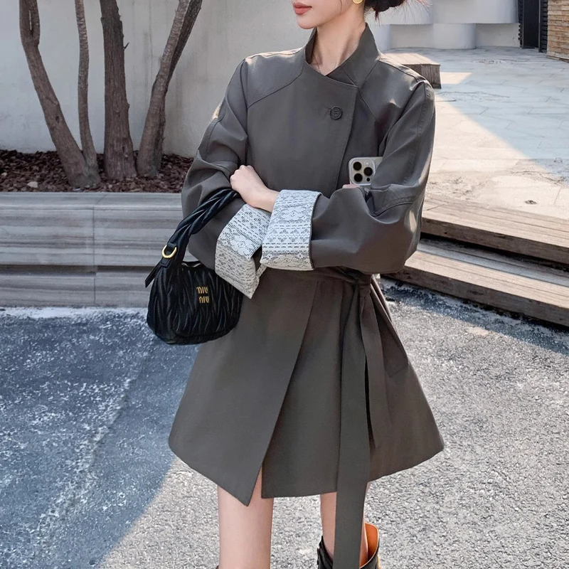 Damen Eleganter Trenchcoat mit Taillengürtel und Kontrastärmel Nord Taschen