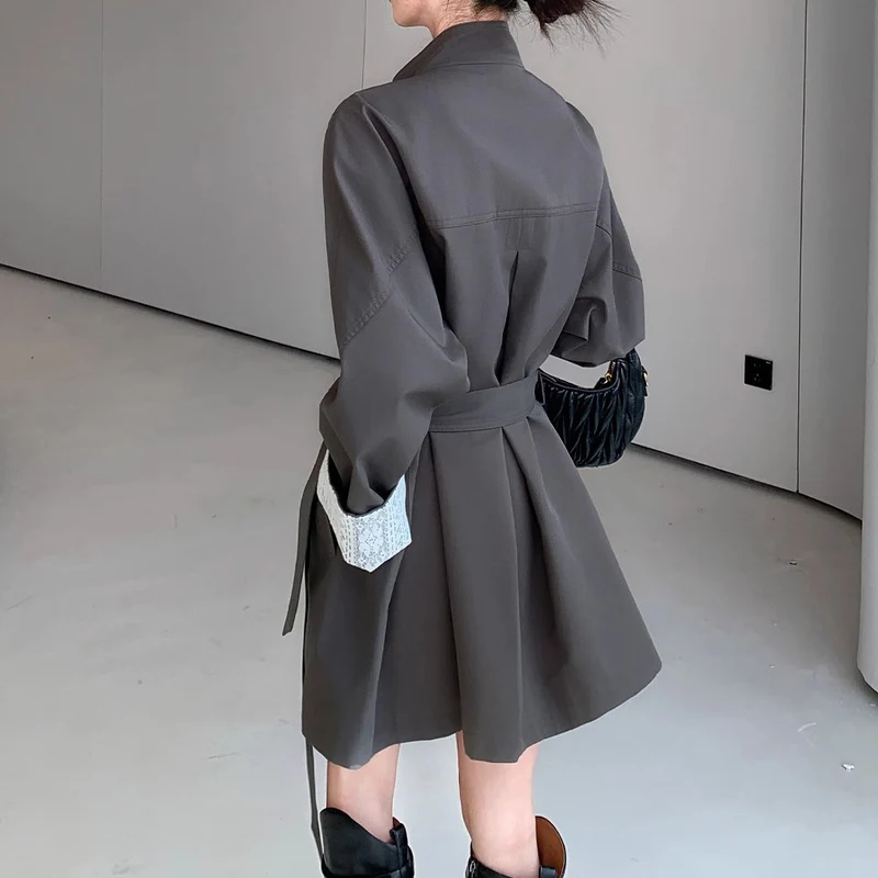 Damen Eleganter Trenchcoat mit Taillengürtel und Kontrastärmel Nord Taschen