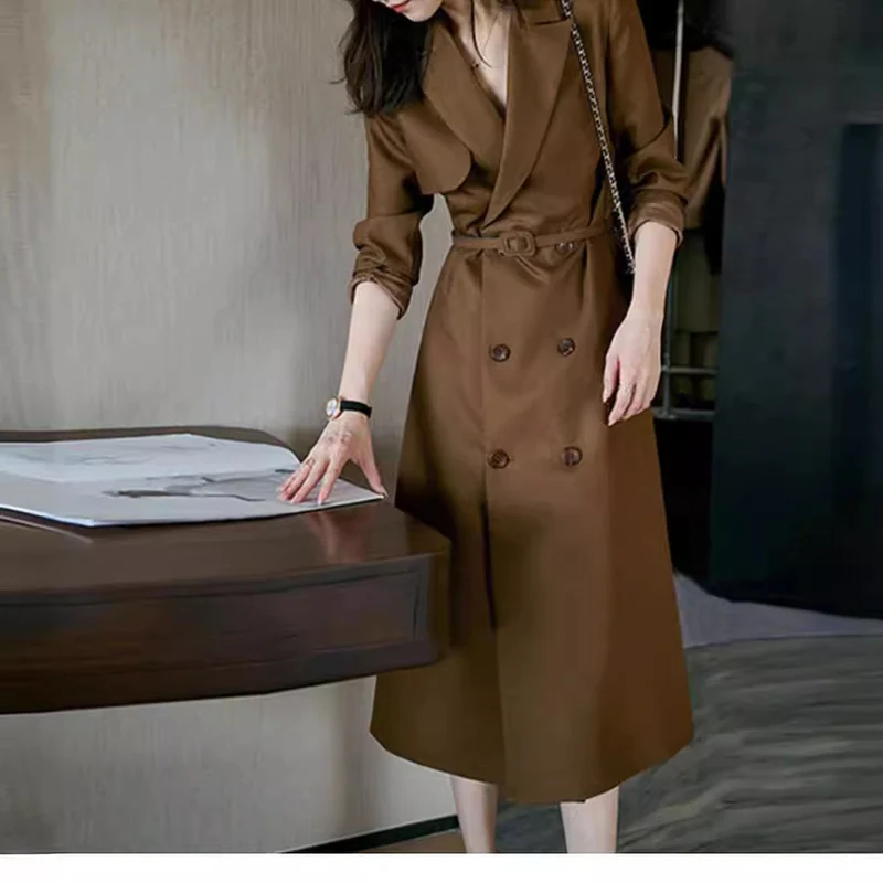 Damen Eleganter Trenchcoat mit doppelter Knopfleiste und Taillengürtel Nord Taschen