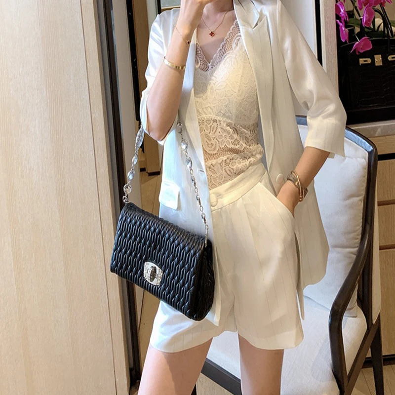Damen Elegantes Blazer- und Shorts-Set Nord Taschen
