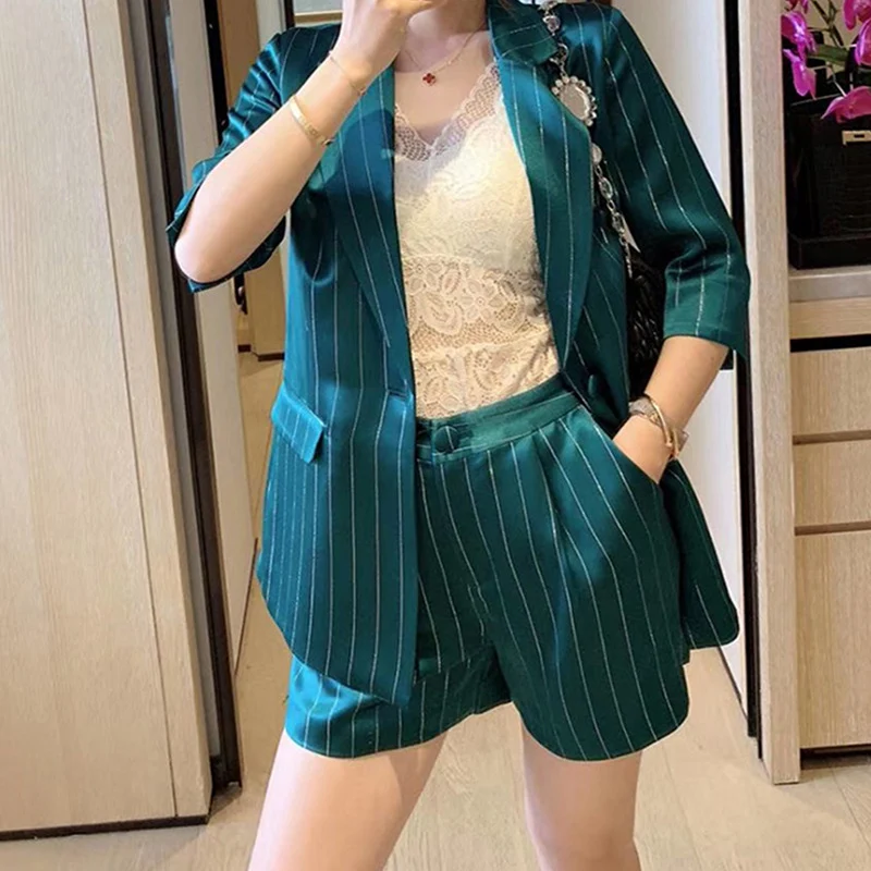 Damen Elegantes Blazer- und Shorts-Set Nord Taschen