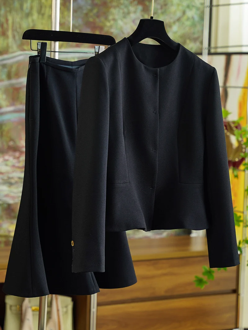 Damen Elegantes Blazer- und Rock-Set Nord Taschen