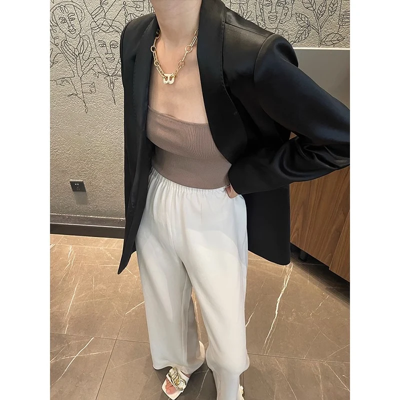 Damen Eleganter, taillierter Satinblazer Nord Taschen