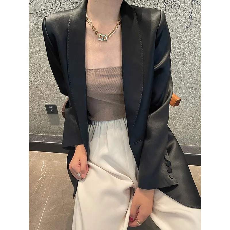 Damen Eleganter, taillierter Satinblazer Nord Taschen