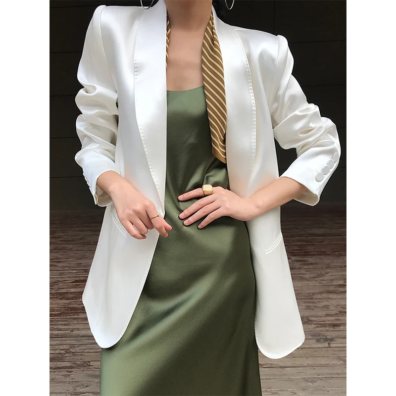Damen Eleganter, taillierter Satinblazer Nord Taschen