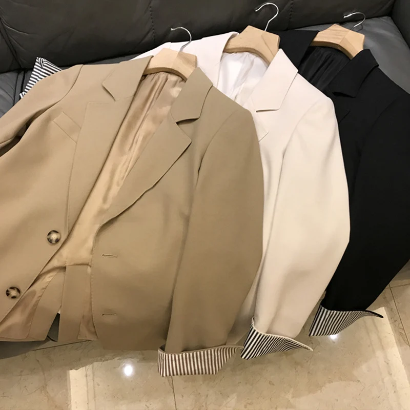 Damen Eleganter Blazer mit kontrastierenden Ärmelaufschlägen Nord Taschen