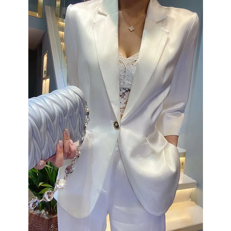 Damen Eleganter Blazer mit glänzendem Finish Nord Taschen