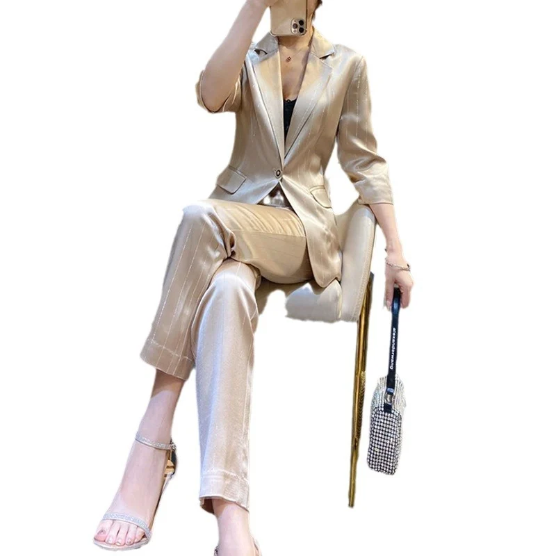 Damen Eleganter Blazer mit glänzendem Finish Nord Taschen