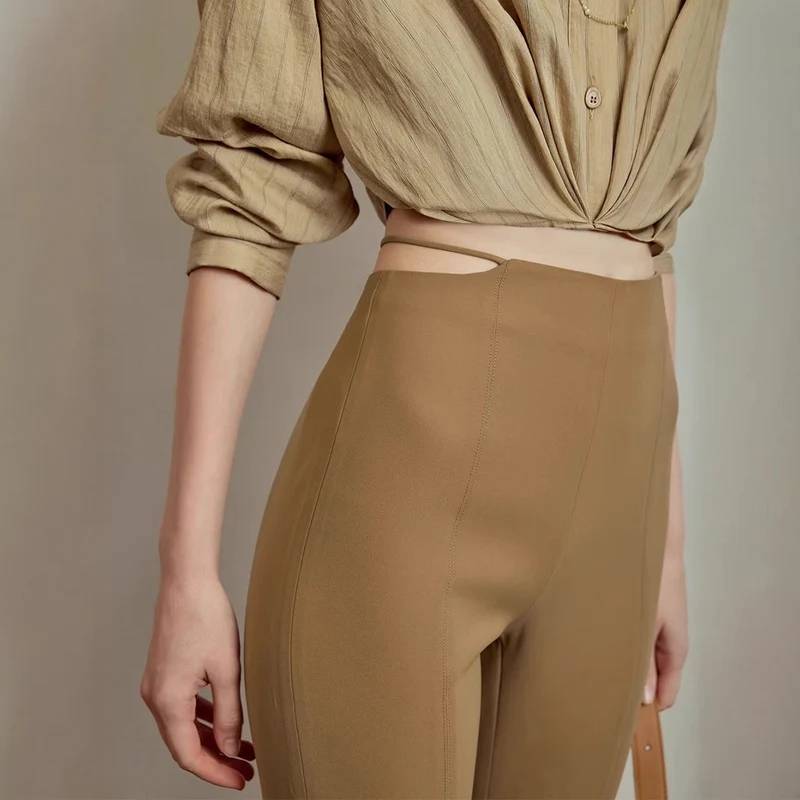 Damen Elegante und figurbetonte Flared-Hosen Nord Taschen