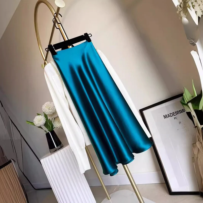 Damen Eleganter, schwingender Satinrock Nord Taschen