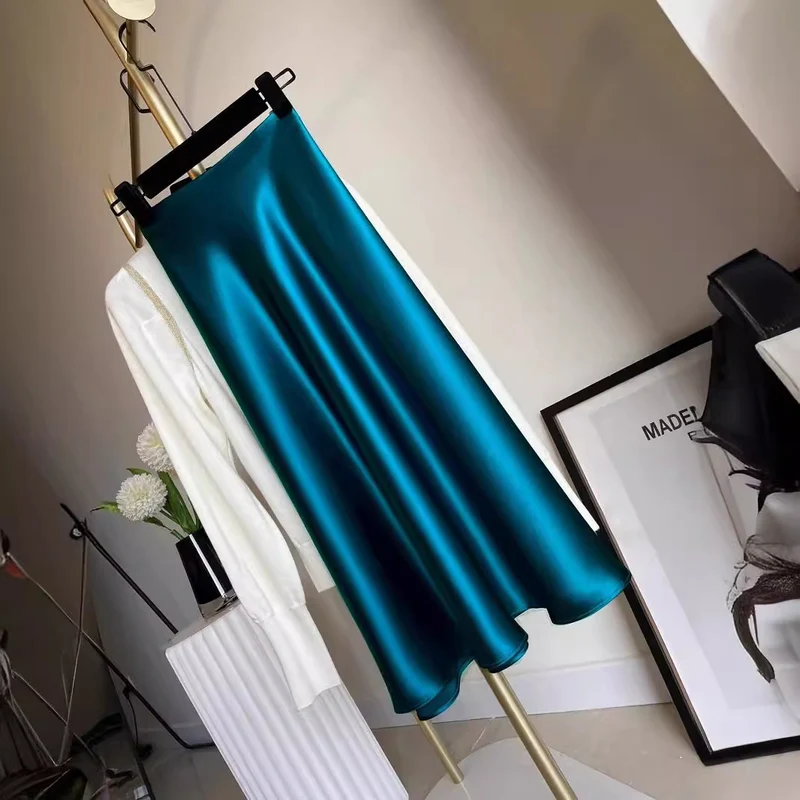 Damen Eleganter, schwingender Satinrock Nord Taschen