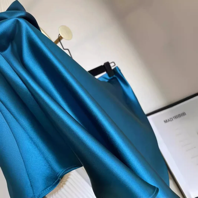 Damen Eleganter, schwingender Satinrock Nord Taschen