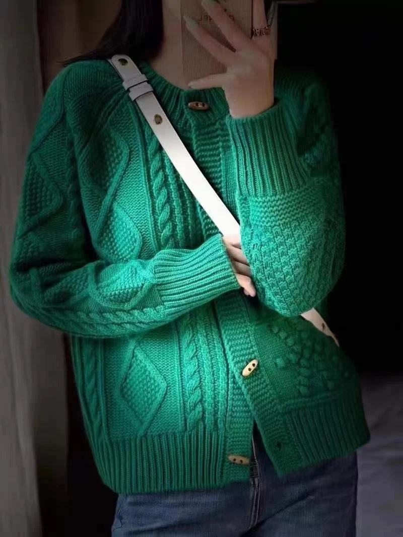 Damen Strick-Cardigan mit Zopfmuster, kastiger Oversize-Passform und Knopfleiste Nord Taschen