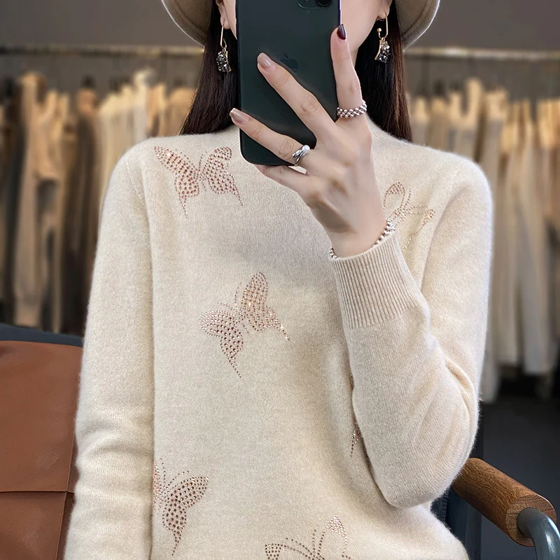 Damen Stehkragen-Feinstrickpullover mit Strass-Schmetterlingsapplikation Nord Taschen