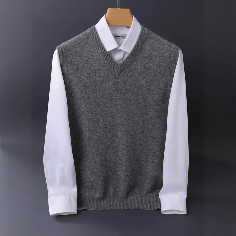Herren Feine V‑Ausschnitt Strickweste aus Merino‑Blend mit geripptem Saum Nord Taschen