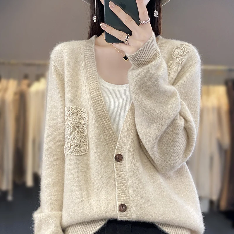 Damen Zweiteiliges Feinstrick‑Set mit Strickcardigan und Top sowie gehäkelten Blumenapplikationen Nord Taschen